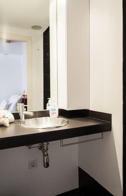 Moderno Y Autentico En El Corazon De Poble Sec Appartement